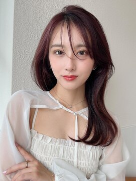 ラルユー 金山(LallYou) 30代小顔に見える!くびれレイヤー × カシスピンク