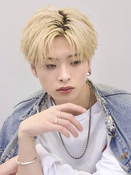 メンズミルクティーベージュ毛流れコンマバングマッシュウルフ