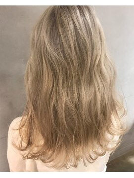 ジーナ(XENA) ブロンドホワイトベージュ