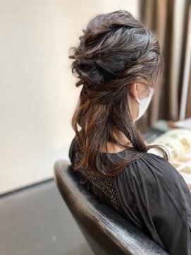 ヌーベルヴァーグ(Nouvelle Vague) ドレスヘア 結婚式ハーフアップ  お呼ばれヘア ゆるふわ 可愛い