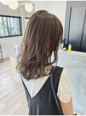 20代30代大人可愛いミディアムレイヤー/ペールベージュ