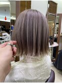 ハイトーンベージュ。