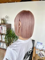 アパートメントヘアー&nbsp;ハイトーンピンクベージュ切りっぱなしボブ