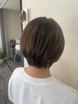 シーナ(Sina) ショートボブ/グレージュカラー