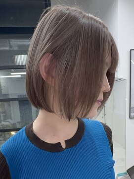 ビーシャンス(B.Chance) 襟足スッキリ切りっぱなしカット&中明度グレージュカラー