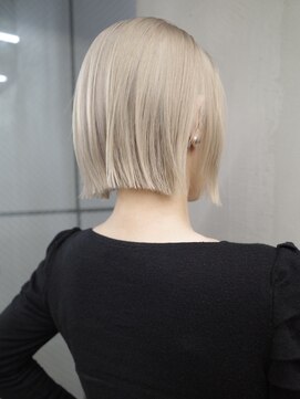 ギークス(GEEKS) 【GEEKS渋谷】冬カラー/ホワイトブリーチ/パールホワイト/ボブ