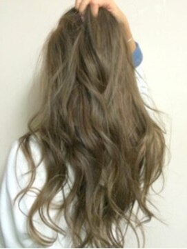 トッカ ヘアアンドトリートメント 難波店 プラチナマットグレージュ