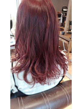 アグ ヘアー ビオラ 弘前駅前店(Agu hair viola) レッドバイオレット　　ワインレッド　暖色　ランダム巻き