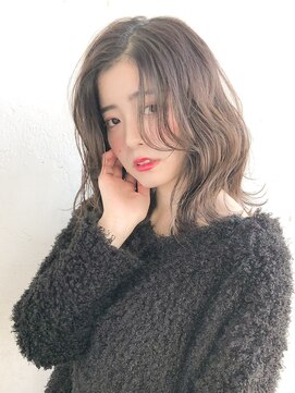 ルティア(Lutia) ゆるふわウェーブ センターパート