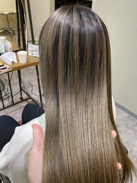 アットラップレーヴ(attrape-reve) 【シャドールーツ】ホワイトベージュブリーチあり