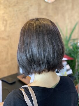 アークスヘアー スモーキーアッシュ大人可愛い♪前下がりショートボブ