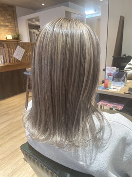 サラ(sarah) ハイライトローライトカラー