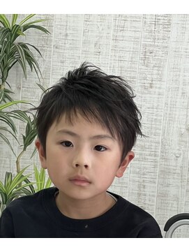 アヴニール アックス(Avenir axe) キッズカット　アシメヘアー