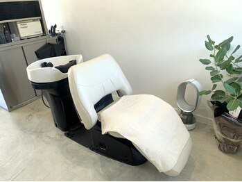 アル(aru)の写真/【YUMEシャン導入】フルフラットで上質なYUMEシャンプー導入。首に負担がかからない至高のリラックス時間。