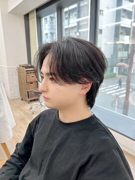 ネオリーブ クーロ メゾン 横浜(Neolive curro Maison) 韓国センターパート×黒髪ツーブロック　襟足残し[メンズ]