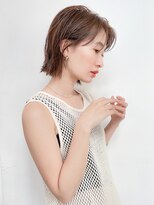 ハイライト切りっぱなしベージュカラー伸ばしかけボブ