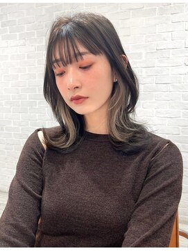 レイラバイアフロート 吉祥寺(Lila by afloat) くびれヘア/ぱっつん前髪/インナーカラー/ミルクティーベージュ