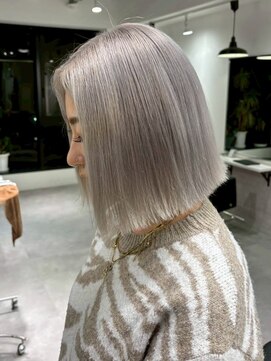 シエラ 南船場(CIERA.) ホワイトグレージュデジタルパーマレイヤーカットショートヘア