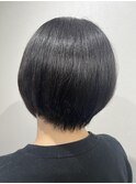 シルエットが綺麗な前下がりショート