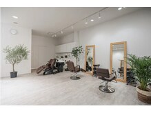 カロン(CALON.)の雰囲気（シンプル、普遍的な店がテーマ）