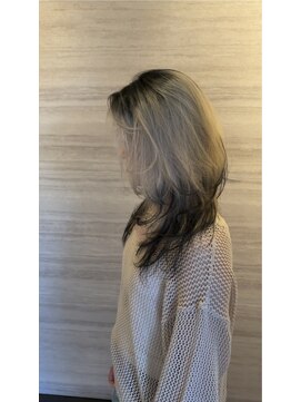 ルーツカラー、デザイン