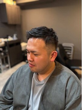 ザ ブライト バーバー(The BRIGHT BARBER) フェザーアップ　スキンフェード