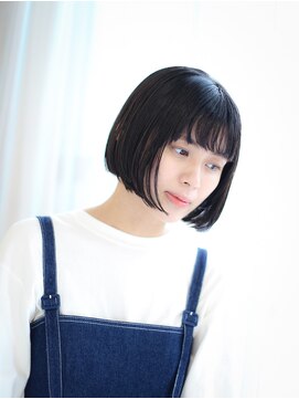 ヨハ ク ぱっつん重めボブ