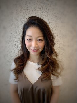 ダマーニ 表参道(DAMANI) イメチェンに!分け方で表情が変わる!伸びてもなじむハイライト