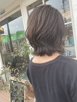 ヘアーエポック(hair epoque)&nbsp;抜け感ナチュラルミディアムレイヤーカット　外ハネ　アッシュ