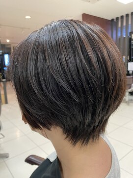 ベランダ ヘア 大人ショートボブ