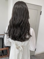 リズム(lysm)&nbsp;透明感　ダークグレー × ロングヘア