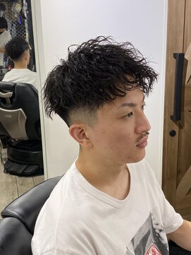 ドルクス 日本橋(Dorcus) フェード　ツイストスパイラル　眉毛カットがうまいサロン