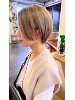 シュプール(SPUR)&nbsp;ハイトーンボブミルクティーベージュレイヤーボブケアブリーチ