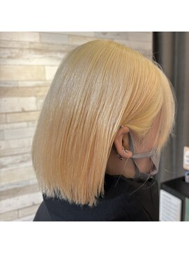 アイディー バイ ケンジ(id. by KENJE) ハイトーンブロンドブリーチ美髪似合わせカットイメチェン
