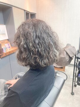 オト(oto) 朝ラク&洒落見え◎個性引き出す強めスパイラルパーマ
