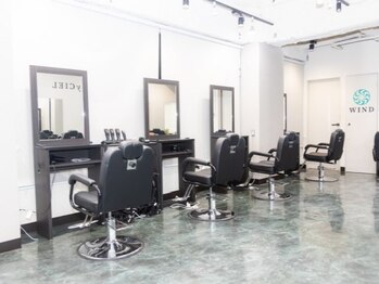 ウィンドバイシエル(WIND by CIEL)の写真/【難波駅直結/メンズ専門】店内リニューアル!高級感漂うシャンプー&シックな空間で髪も心もリラックス◇