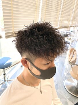 スプリング ウシワカマル(SPRING@ushiwakamaru) ツイストスパイラル / 刈り上げ / 波巻き / メンズパーマ