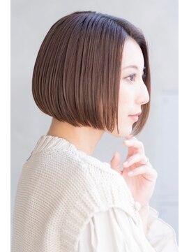 ロイジー(roijir) 【roijir 表参道】透け感×小顔ミニボブ