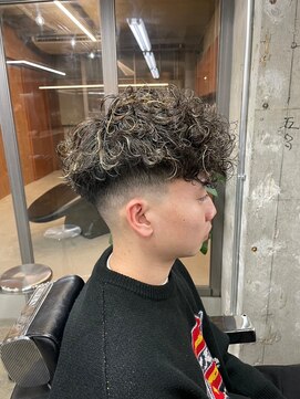 ロンド ローガン 名駅(Lond LOGAN) ハイライト　スペインカール　メンズ　パーマ　眉毛