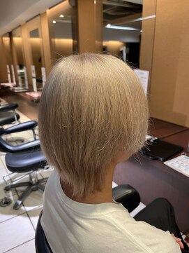 リーオオサカ(Lee Osaka) ブリーチカラー×ホワイトベージュ/かれん