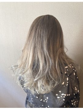 マズロ(maslow) シルバーベージュ