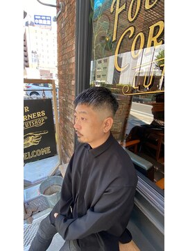 フォーコーナーズ(Four Corners) クロップ／スキンフェード／フェード