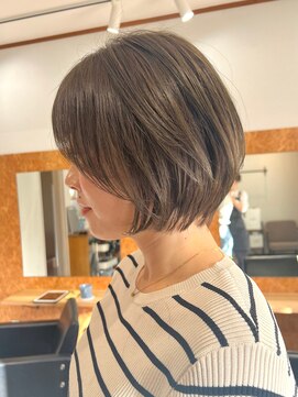 丸みショートボブ/オリーブベージュ/ダブルカラー