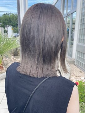 ブーム(BOOM) グレージュ×切りっぱなしボブ