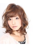 ふんわりミディアムレイヤーバウンシーカールミディアムレイヤー