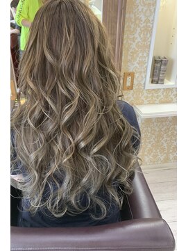 ヘアアンドメイクグラチア(HAIR and MAKE GRATIAE) 明るめアッシュグレージュ