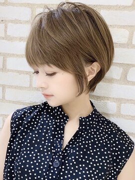 アンド ストーリーズ(&STORIES) 耳かけ/ショートボブ/フォギーベージュ/ウェーブパーマ【江角】