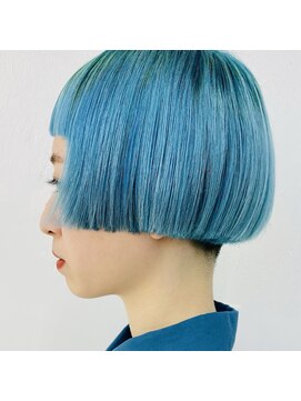 クク(QUQU) パッツンブルーボブ