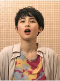 シンプルで大人可愛い耳出しマッシュショート