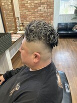 ライズヘアー(RISE HAIR)&nbsp;スキンフェード＋ハイライト＋パーマ